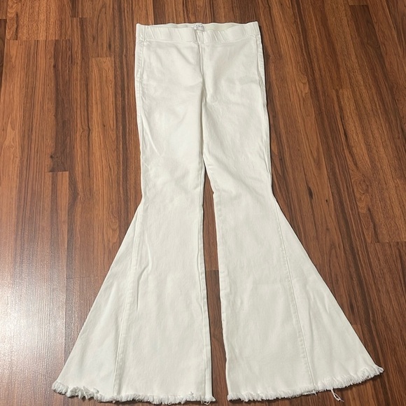 Juliana’s flare leg pull on elastic waist jeans size M - Picture 1 of 5